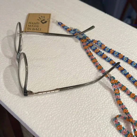 2 never used one with tags eyeglass chains. Beautiful beading from Bali - Picture 6 of 6